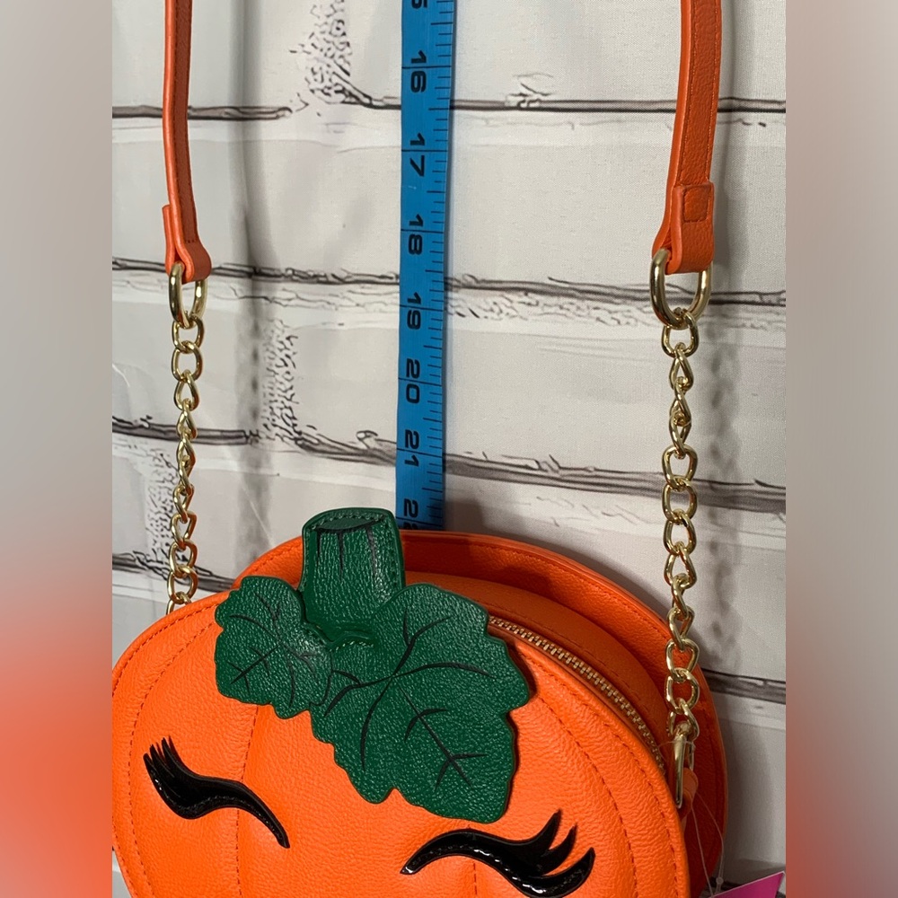 Betsey Johnson Orange XO Pumpkin Face Crossbody Bag NWT - Picture 6 of 13